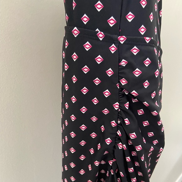 Penningtons One Piece 4X/5X Abstract Print Curve Tiered Hem Dress Swimsuit - Picture 4 of 6